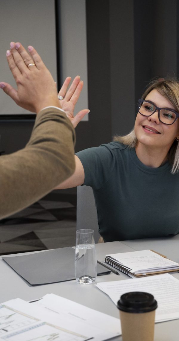 empowered-business-woman-working-city empowered-business-woman-working-city